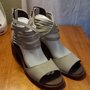 Geewawa Elegant Beige Strappy Sandals Size 8.5